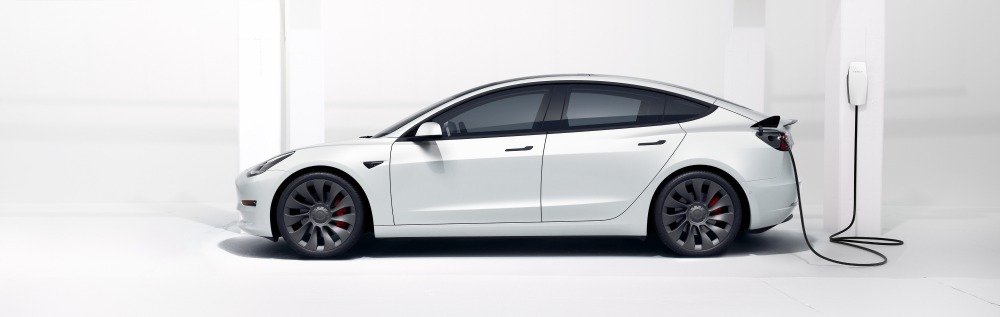 دليل شاحن Tesla Model 3 المنزلي في الإمارات