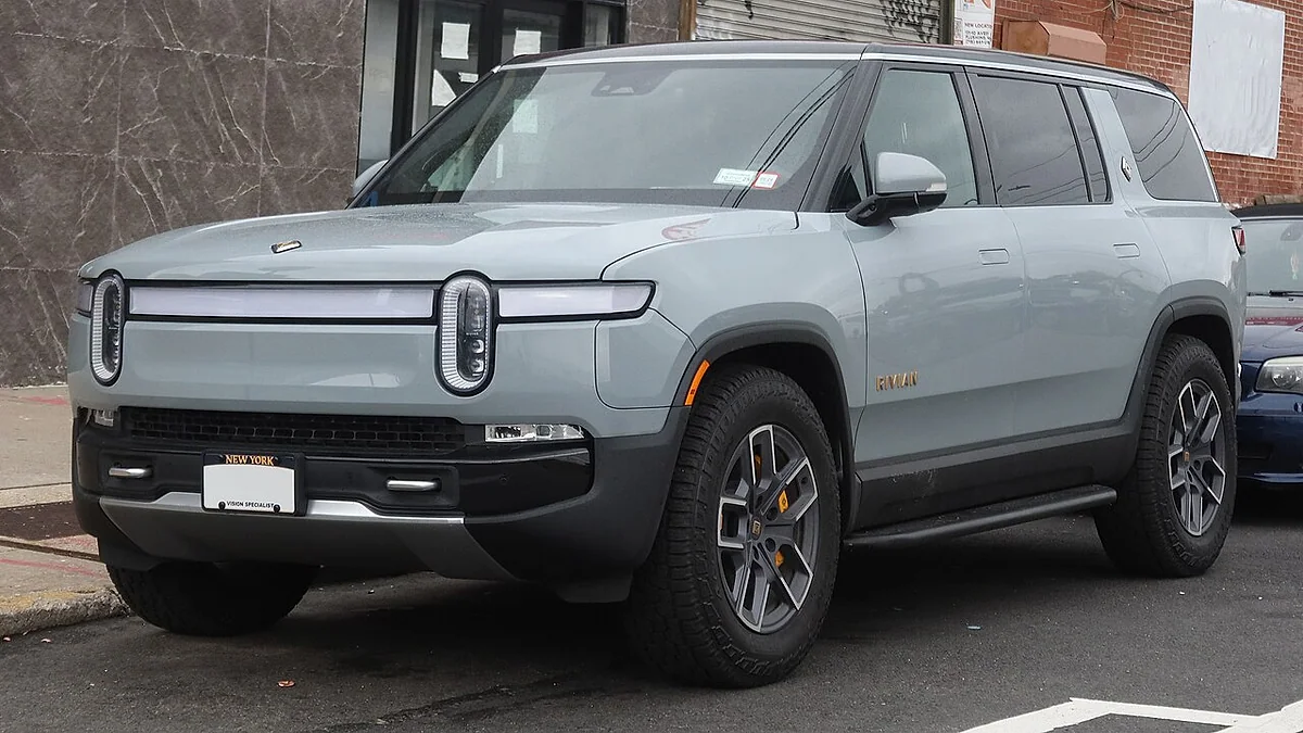 دليل الشحن المنزلي Rivian R1S وR1T في الإمارات